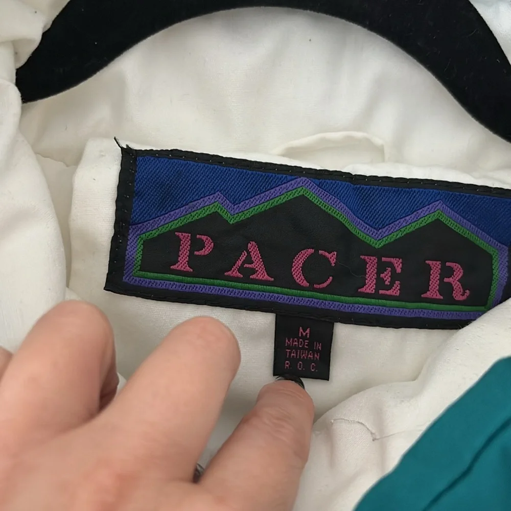 Pacer Women’s White with Green Accents Vintage Puffy Snow Ski Jacket - Picture 3 of 6